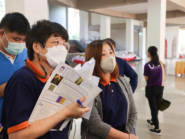บุคลากรกองแผนงานนำเสนองานวิจัยในงานพะเยาวิจัย ครั้งที่ 12