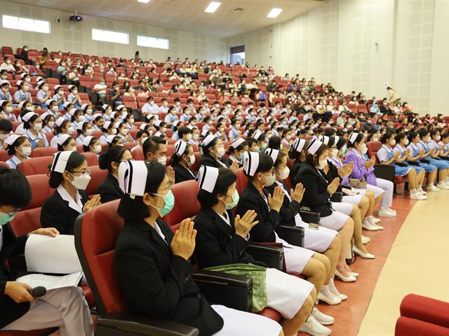 มอบหมวกและเข็มชั้นปี ให้กับนิสิตคณะพยาบาลศาสตร์ ชั้นปีที่ 2 ประจำปีการศึกษา 2565