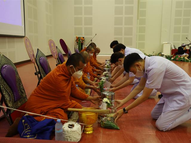 มอบหมวกและเข็มชั้นปี ให้กับนิสิตคณะพยาบาลศาสตร์ ชั้นปีที่ 2 ประจำปีการศึกษา 2565