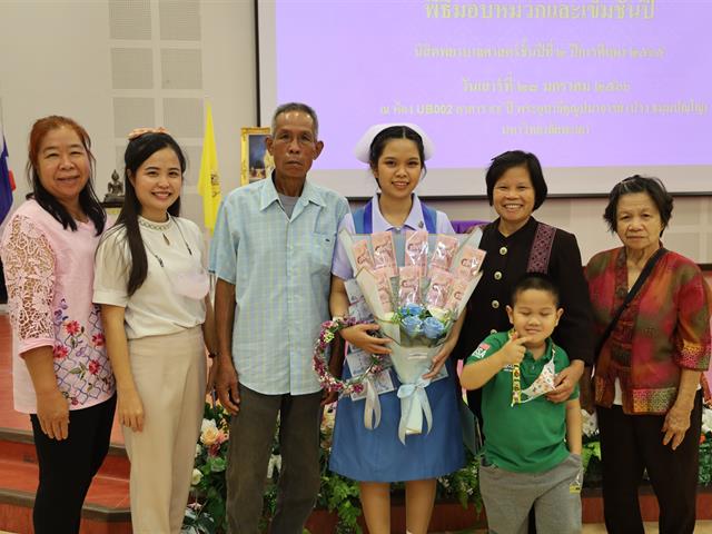 มอบหมวกและเข็มชั้นปี ให้กับนิสิตคณะพยาบาลศาสตร์ ชั้นปีที่ 2 ประจำปีการศึกษา 2565