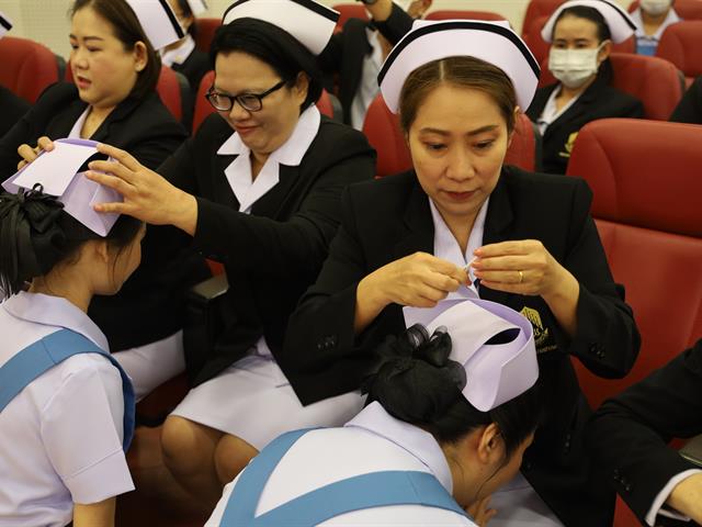 มอบหมวกและเข็มชั้นปี ให้กับนิสิตคณะพยาบาลศาสตร์ ชั้นปีที่ 2 ประจำปีการศึกษา 2565
