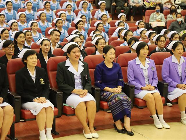 มอบหมวกและเข็มชั้นปี ให้กับนิสิตคณะพยาบาลศาสตร์ ชั้นปีที่ 2 ประจำปีการศึกษา 2565