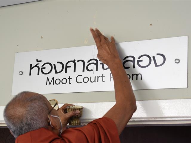 28 มกราคม 2566 คณะนิติศาสตร์ มหาวิทยาลัยพะเยา จัดกิจกรรม ครบรอบ 20 ปี นิติศาสตร์ พะเยา  ช่วงเช้ามีการทำบุญคณะร่วมพิธีทำบุญคณะฯ อุทิศส่วนกุศลให้กับศิษย์เก่าและศิษย์ปัจจุบันที่ล่วงลับไปแล้ว ณ ห้องศาลจำลอง และพิธีเจิมป้าย "แจ่งนิติ (Law Corner)" (บริเวณ ทางเดินหลังป้ายคณะนิติศาตร์ ข้างร้านกาแฟบัญชี)  จากนั้นได้มีกิจกรรมนั่งรถเมล์ม่วงแอ่วมอพะเยา และงานเลี้ยงสังสรรค์ ณ ร้านมุมกว๊าน โดยมีคณาจารย์ เจ้าหน้าที่ ศิษย์เก่า และศิษย์ปัจจุบันเข้าร่วม