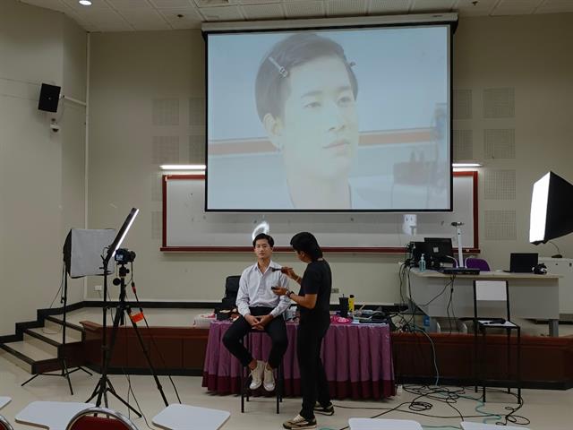แต่งหน้าทำผม