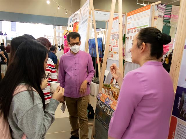 คณะศิลปศาสตร์ ร่วมจัดบูธ 1 คณะ 1 ชุมชนนวัตกรรม ในการประชุมวิชาการระดับชาติ พะเยาวิจัย ครั้งที่ 12