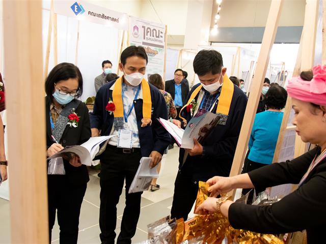 คณะศิลปศาสตร์ ร่วมจัดบูธ 1 คณะ 1 ชุมชนนวัตกรรม ในการประชุมวิชาการระดับชาติ พะเยาวิจัย ครั้งที่ 12