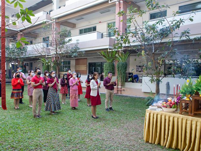 คณะศิลปศาสตร์จัดพิธีไหว้สิ่งศักดิ์สิทธิ์ เสริมความเป็นสิริมงคลเนื่องในโอกาสวันตรุษจีน 2566