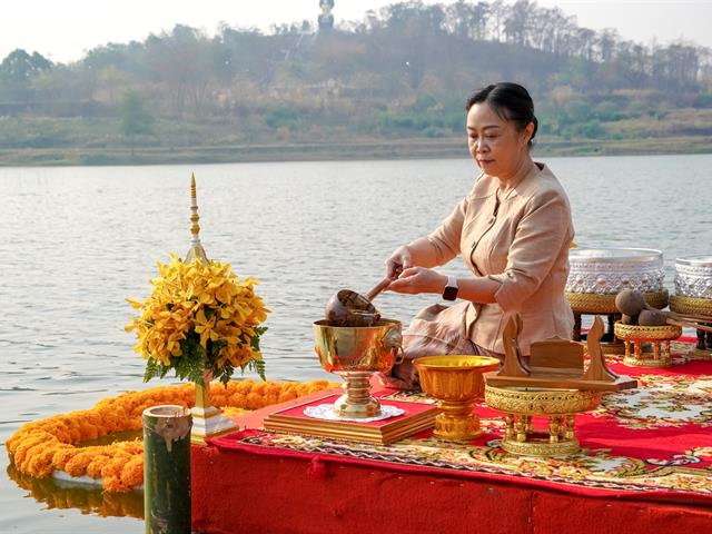 พิธีตักน้ำและเจริญพระพุทธมนต์น้ำสรงพระธาตุจอมทอง ประจำปี 2566