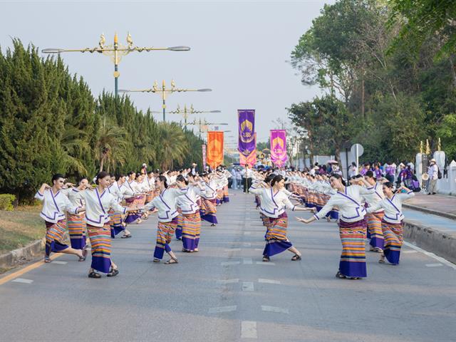คณะศิลปศาสตร์ ได้เข้าร่วมโครงการ “ประเพณีแห่ผ้าห่มพระธาตุจอมทอง” ประจำปี ๒๕๖๖