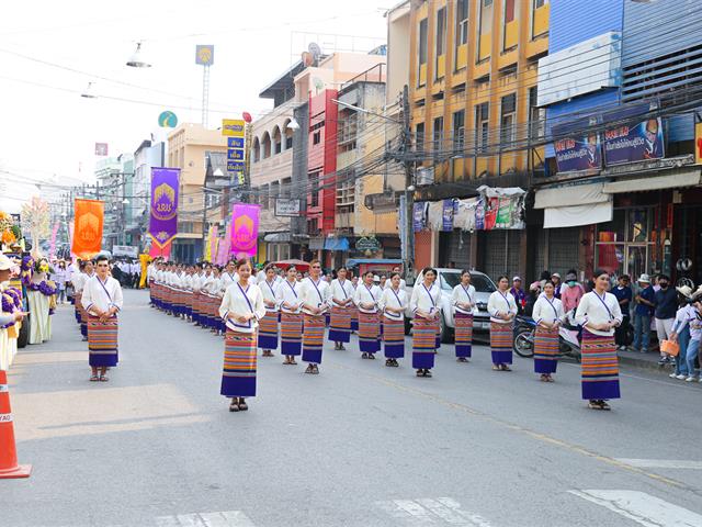 มหาวิทยาลัยพะเยา สืบสานประเพณีแห่ผ้าห่มพระธาตุจอมทอง ประจำปี 2566