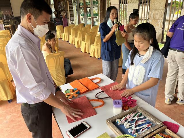 นิสิตหลักสูตรการศึกษามหาบัณฑิต สาขาวิชาการบริหารการศึกษา เข้าศึกษาดูงานแหล่งการเรียนรู้เศรษฐกิจพอเพียง ณ ศูนย์การท่องเที่ยวชุมชนปางห้าโฮมสเตย์ตำบลเกาะช้าง จังหวัดเชียงราย