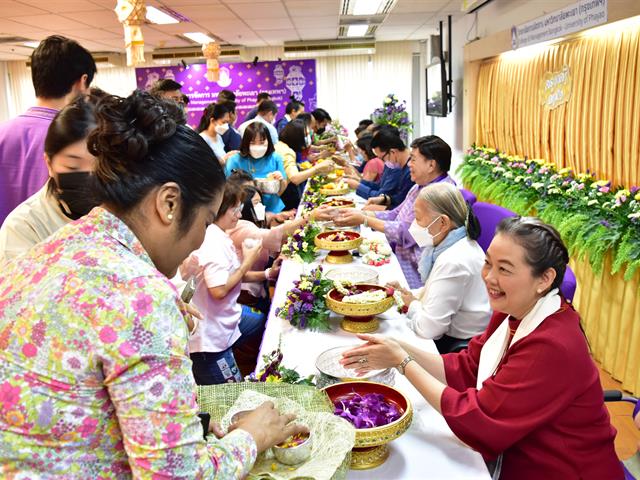 วิทยาลัยการจัดการ จัดพิธีสืบสานประเพณี “สระเกล้าดำหัว” ผู้บริหาร คณาจารย์อาวุโส เนื่องในเทศกาลปี๋ใหม่เมือง ประจำปี 2566