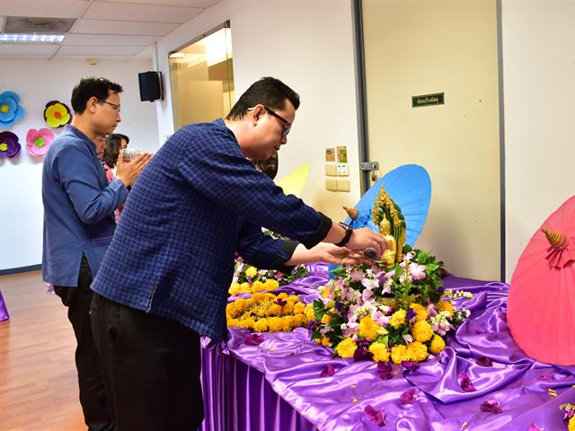 วิทยาลัยการจัดการ จัดพิธีสืบสานประเพณี “สระเกล้าดำหัว” ผู้บริหาร คณาจารย์อาวุโส เนื่องในเทศกาลปี๋ใหม่เมือง ประจำปี 2566