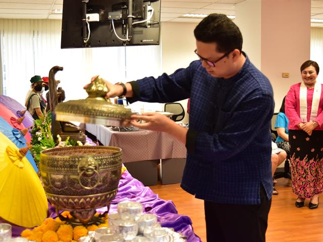 วิทยาลัยการจัดการ จัดพิธีสืบสานประเพณี “สระเกล้าดำหัว” ผู้บริหาร คณาจารย์อาวุโส เนื่องในเทศกาลปี๋ใหม่เมือง ประจำปี 2566