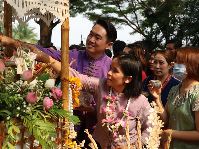 พิธีสระเกล้าดำหัวอธิการบดีและผู้อาวุโส 