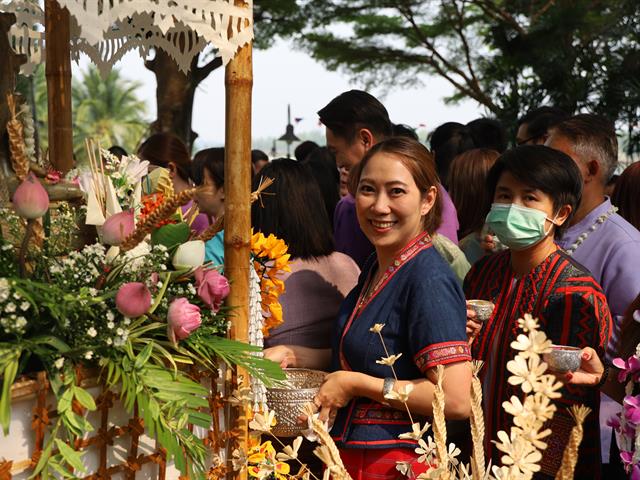 พิธีสระเกล้าดำหัวอธิการบดีและผู้อาวุโส 