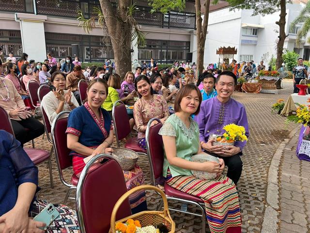 พิธีสระเกล้าดำหัวอธิการบดีและผู้อาวุโส 
