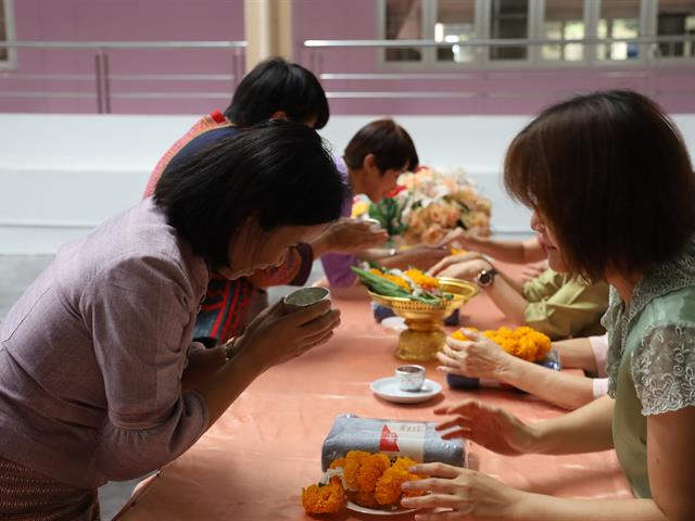 พิธีสระเกล้าดำหัวอธิการบดีและผู้อาวุโส 