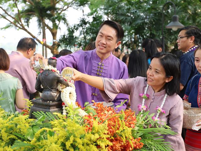 พิธีสระเกล้าดำหัวอธิการบดีและผู้อาวุโส 