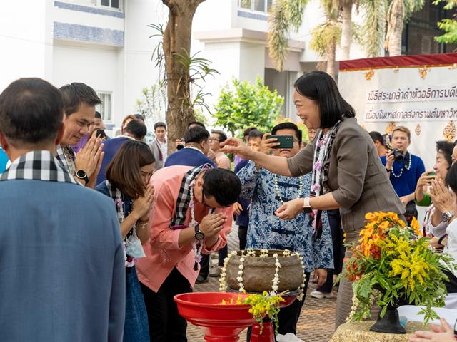 พิธีสระเกล้าดำหัวอธิการบดีและผู้อาวุโส  เนื่องในเทศกาลสงกรานต์มหาวิทยาลัยพะเยา ประจำปี 2566