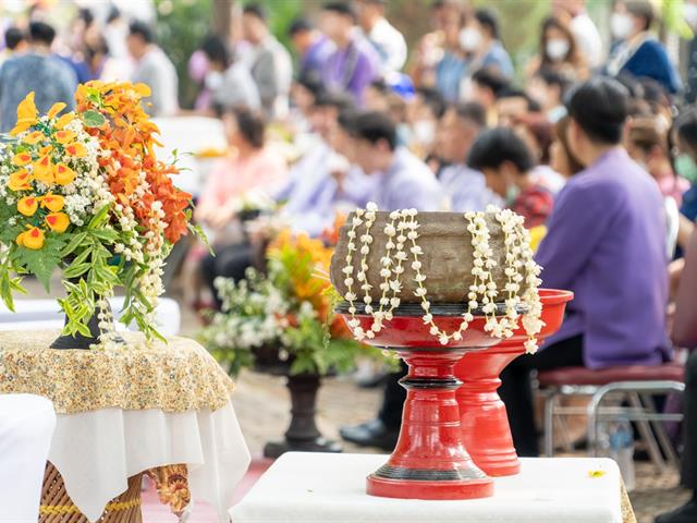 พิธีสระเกล้าดำหัวอธิการบดีและผู้อาวุโส  เนื่องในเทศกาลสงกรานต์มหาวิทยาลัยพะเยา ประจำปี 2566