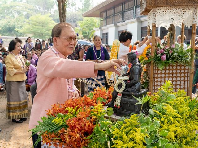 พิธีสระเกล้าดำหัวอธิการบดีและผู้อาวุโส  เนื่องในเทศกาลสงกรานต์มหาวิทยาลัยพะเยา ประจำปี 2566
