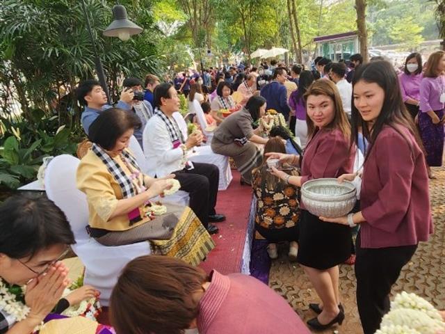 บุคลากรกองแผนงาน เข้าร่วมพิธีสระเกล้าดำหัวอธิการบดีและผู้อาวุโส เนื่องในเทศกาลสงกรานต์มหาวิทยาลัยพะเยา ประจำปี 2566