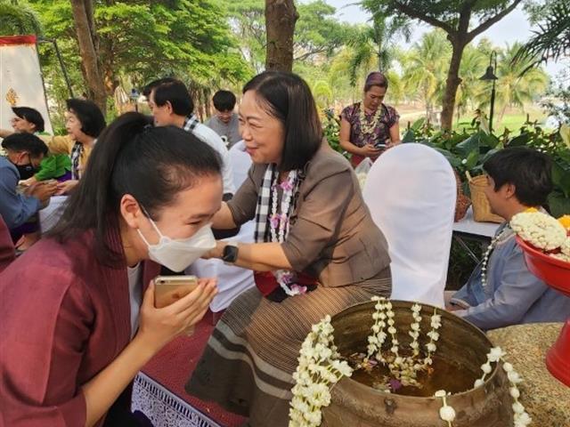บุคลากรกองแผนงาน เข้าร่วมพิธีสระเกล้าดำหัวอธิการบดีและผู้อาวุโส เนื่องในเทศกาลสงกรานต์มหาวิทยาลัยพะเยา ประจำปี 2566