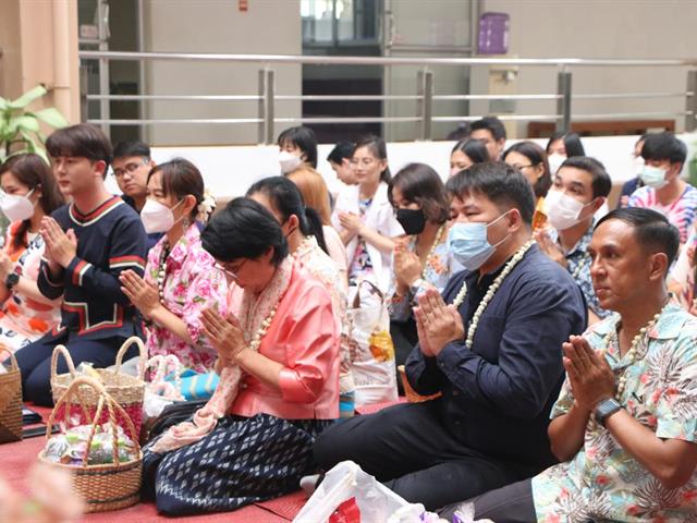 คณะสาธารณสุขศาสตร์ ดำเนินกิจกรรมสืบสานประเพณีสงกรานต์ 2566 "ป๋าเวณีปี๋ใหม่เมือง" โดยจัดให้มีกิจกรรมทำบุญตักบาตร ถวายผ้าป่าเจดีย์ทราย และสรงน้ำพร