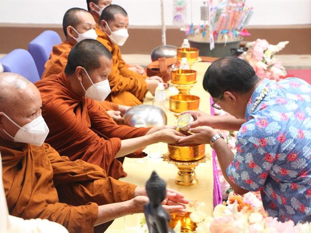 คณะสาธารณสุขศาสตร์ ดำเนินกิจกรรมสืบสานประเพณีสงกรานต์ 2566 "ป๋าเวณีปี๋ใหม่เมือง" โดยจัดให้มีกิจกรรมทำบุญตักบาตร ถวายผ้าป่าเจดีย์ทราย และสรงน้ำพร
