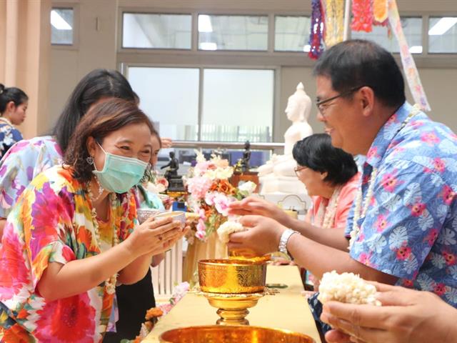 คณะสาธารณสุขศาสตร์ ดำเนินกิจกรรมสืบสานประเพณีสงกรานต์ 2566 "ป๋าเวณีปี๋ใหม่เมือง" โดยจัดให้มีกิจกรรมทำบุญตักบาตร ถวายผ้าป่าเจดีย์ทราย และสรงน้ำพร