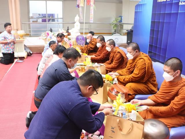 คณะสาธารณสุขศาสตร์ ดำเนินกิจกรรมสืบสานประเพณีสงกรานต์ 2566 "ป๋าเวณีปี๋ใหม่เมือง" โดยจัดให้มีกิจกรรมทำบุญตักบาตร ถวายผ้าป่าเจดีย์ทราย และสรงน้ำพร