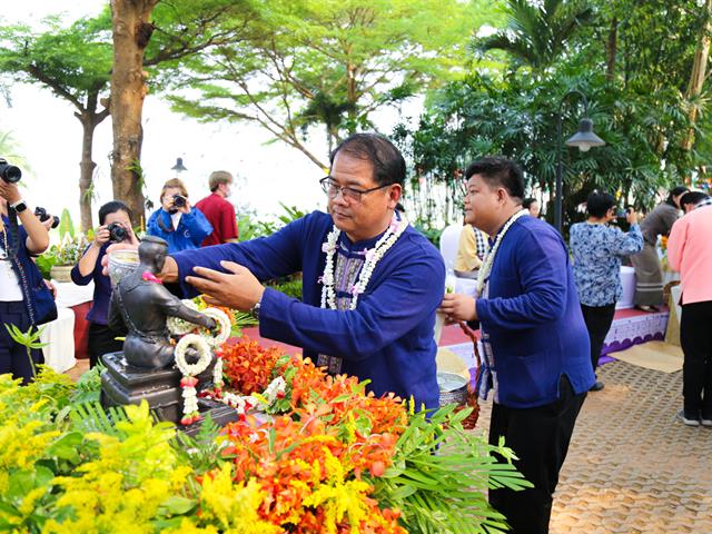 คณะสาธารณสุขศาสตร์ เข้าร่วม "พิธีสระเกล้าดำหัวอธิการบดีและผู้อาวุโส เนื่องในเทศกาลสงกรานต์มหาวิทยาลัยพะเยา ประจำปี 2566”