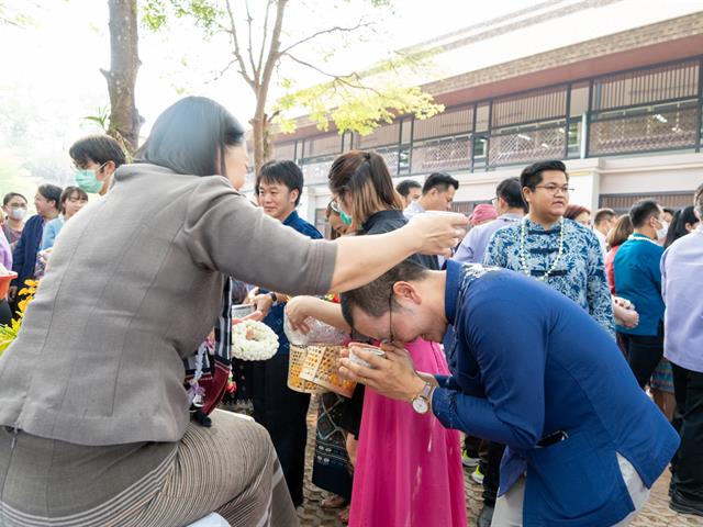คณบดี คณะสหเวชศาสตร์นำทีมผู้บริหารเข้าร่วมกิจกรรมพิธีสระเกล้าดำหัวอธิการบดีและผู้อาวุโส เนื่องในวันสงกรานต์ ประจำปี 2566