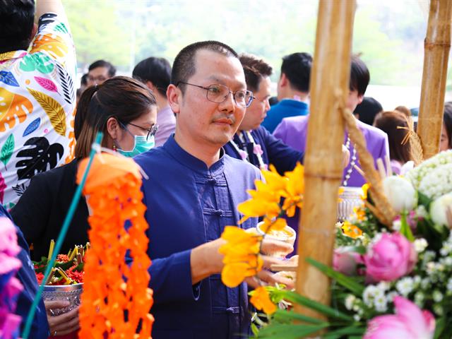 คณบดี คณะสหเวชศาสตร์นำทีมผู้บริหารเข้าร่วมกิจกรรมพิธีสระเกล้าดำหัวอธิการบดีและผู้อาวุโส เนื่องในวันสงกรานต์ ประจำปี 2566