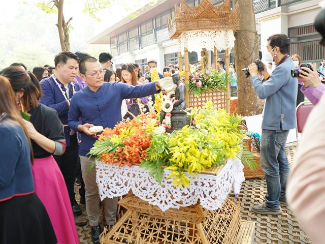 คณบดี คณะสหเวชศาสตร์นำทีมผู้บริหารเข้าร่วมกิจกรรมพิธีสระเกล้าดำหัวอธิการบดีและผู้อาวุโส เนื่องในวันสงกรานต์ ประจำปี 2566