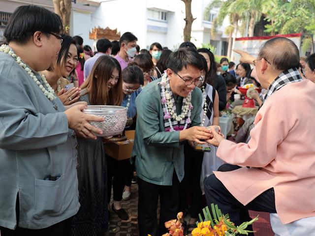 คณะเภสัชศาสตร์ มหาวิทยาลัยพะเยา สระเกล้าดำหัว เทศกาลสงกรานต์