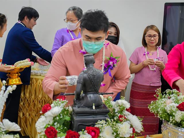 วิทยาลัยการศึกษา ดำเนินโครงการทำบุญวิทยาลัยการศึกษาและกิจกรรมประเพณีสงกรานต์ รดน้ำดำหัว ผู้บริหารและผู้อาวุโส ประจำปี พ.ศ. 2566