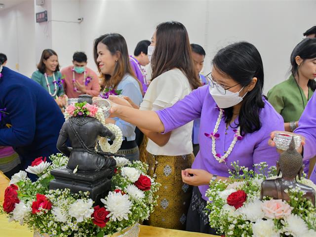 วิทยาลัยการศึกษา ดำเนินโครงการทำบุญวิทยาลัยการศึกษาและกิจกรรมประเพณีสงกรานต์ รดน้ำดำหัว ผู้บริหารและผู้อาวุโส ประจำปี พ.ศ. 2566