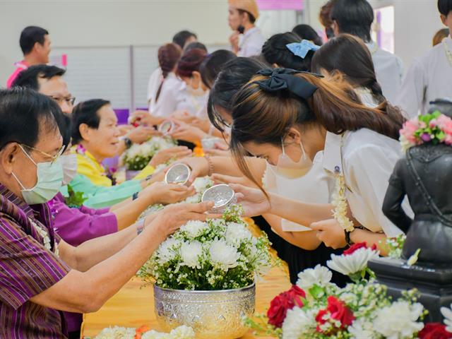 วิทยาลัยการศึกษา ดำเนินโครงการทำบุญวิทยาลัยการศึกษาและกิจกรรมประเพณีสงกรานต์ รดน้ำดำหัว ผู้บริหารและผู้อาวุโส ประจำปี พ.ศ. 2566