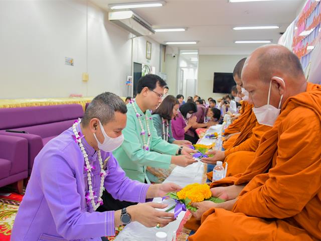 วิทยาลัยการศึกษา ดำเนินโครงการทำบุญวิทยาลัยการศึกษาและกิจกรรมประเพณีสงกรานต์ รดน้ำดำหัว ผู้บริหารและผู้อาวุโส ประจำปี พ.ศ. 2566