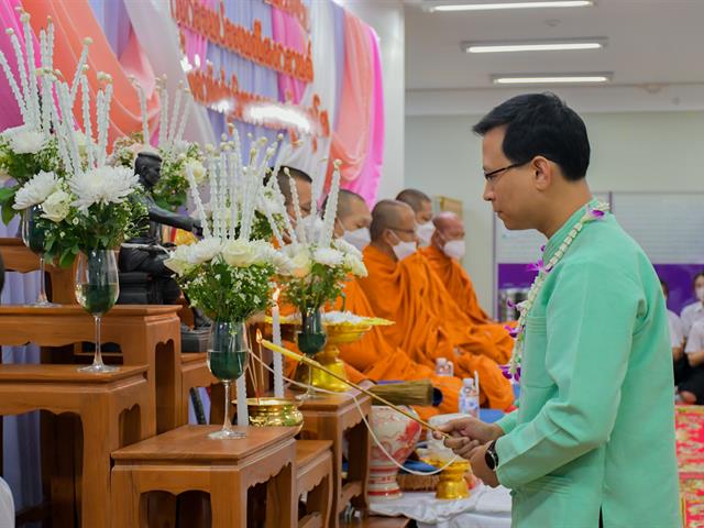 วิทยาลัยการศึกษา ดำเนินโครงการทำบุญวิทยาลัยการศึกษาและกิจกรรมประเพณีสงกรานต์ รดน้ำดำหัว ผู้บริหารและผู้อาวุโส ประจำปี พ.ศ. 2566