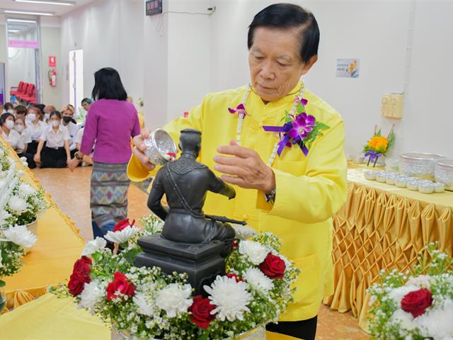 วิทยาลัยการศึกษา ดำเนินโครงการทำบุญวิทยาลัยการศึกษาและกิจกรรมประเพณีสงกรานต์ รดน้ำดำหัว ผู้บริหารและผู้อาวุโส ประจำปี พ.ศ. 2566