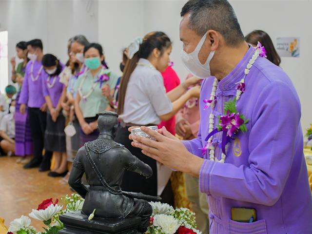 วิทยาลัยการศึกษา ดำเนินโครงการทำบุญวิทยาลัยการศึกษาและกิจกรรมประเพณีสงกรานต์ รดน้ำดำหัว ผู้บริหารและผู้อาวุโส ประจำปี พ.ศ. 2566