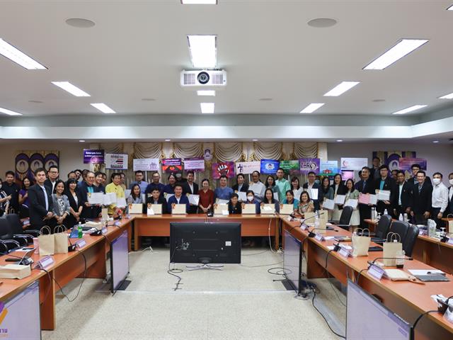 คณะผู้บริหารมหาวิทยาลัยพะเยา เข้าร่วมการประชุมคณะกรรมการดำเนินงานบริหารความเสี่ยง การควบคุมภายใน และความโปร่งใสฯ ครั้งที่ 8 (1/2566) เพื่อพิจารณาผลการดำเนินงานด้านคุณธรรมและความโปร่งใสในการดำเนินงานของระดับมหาวิทยาลัยพะเยา (ITA) ฯ