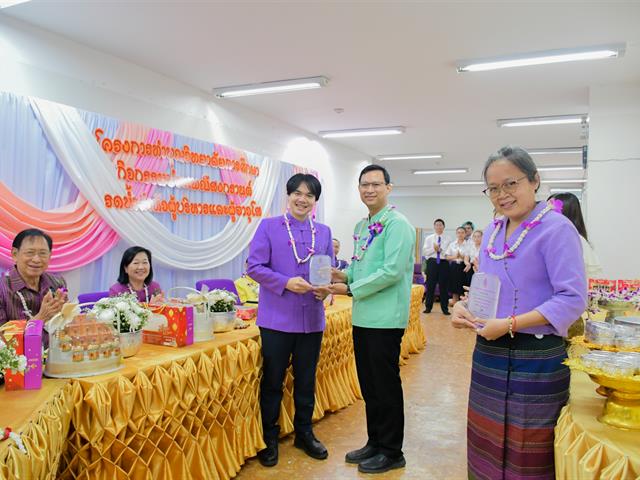 วิทยาลัยการศึกษา จัดกิจกรรมมอบโล่แสดงความยินดีแด่อาจารย์ผู้ที่ได้รับตำแหน่งทางวิชาการที่สูงขึ้น