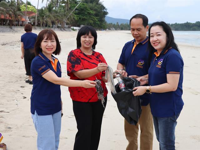 กองแผนงาน มหาวิทยาลัยพะเยา จัดโครงการพัฒนาองค์ความรู้สร้างความเป็นเลิศและกิจกรรมเพื่อสังคม (CSR) จิตอาสากำจัดขยะชายทะเลพัฒนาภูมิทัศน์