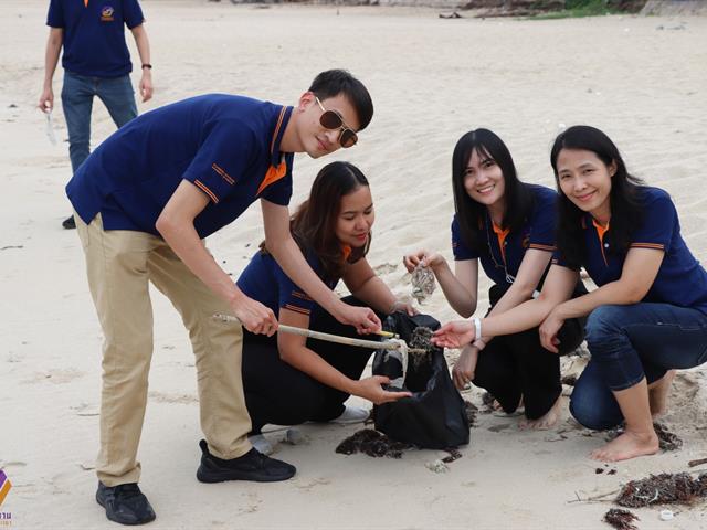 กองแผนงาน มหาวิทยาลัยพะเยา จัดโครงการพัฒนาองค์ความรู้สร้างความเป็นเลิศและกิจกรรมเพื่อสังคม (CSR) จิตอาสากำจัดขยะชายทะเลพัฒนาภูมิทัศน์