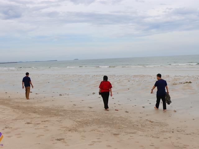 กองแผนงาน มหาวิทยาลัยพะเยา จัดโครงการพัฒนาองค์ความรู้สร้างความเป็นเลิศและกิจกรรมเพื่อสังคม (CSR) จิตอาสากำจัดขยะชายทะเลพัฒนาภูมิทัศน์