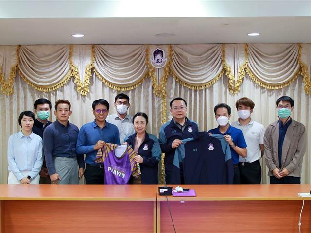 นักกีฬาคณะศิลปศาสตร์ เข้าร่วมพิธีมอบโอวาทแก่คณะนักกีฬา ในการแข่งขันกีฬาบุคลากรมหาวิทยาลัยแห่งประเทศไทย ครั้งที่ 39 “The Happiness Games”